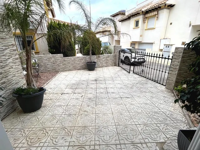 Villa independiente totalmente renovada con apartamento independiente y piscina en La Zenia!!! — 16