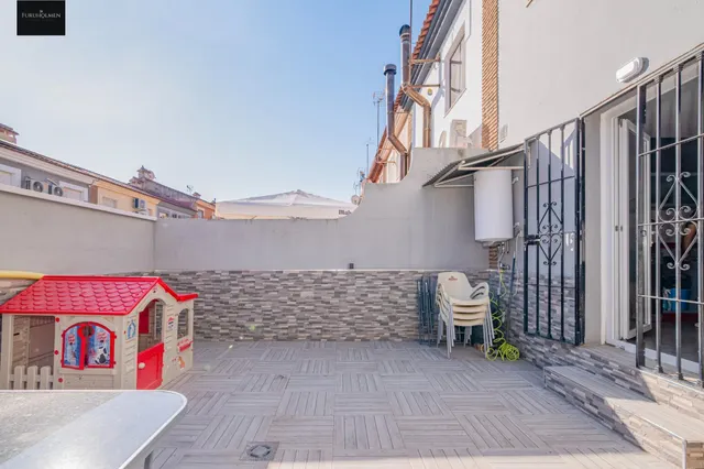 Hijar, Calle Altamira, 3 dormitorios, baño y aseo. — 3