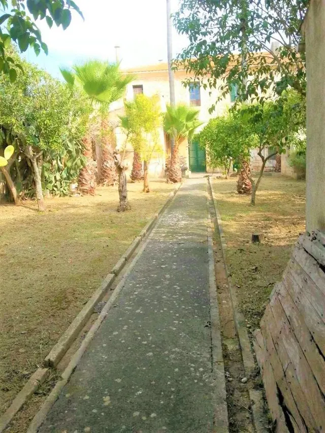 Casa emblemática con gran jardín y garaje en Muro - foto 3