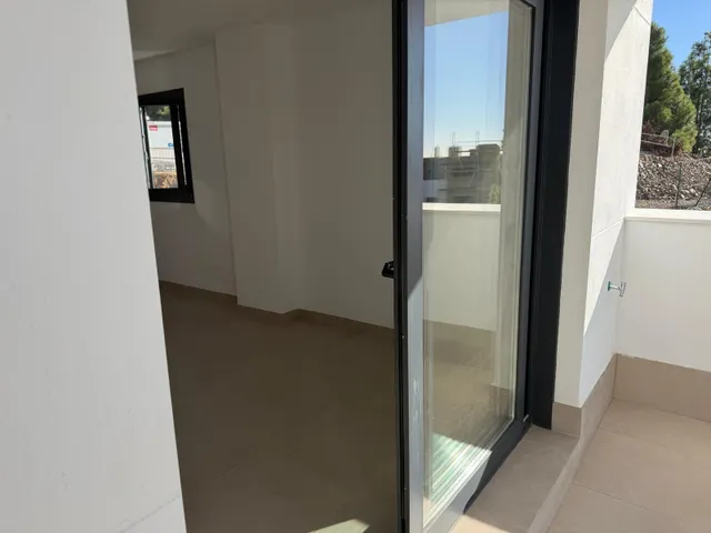 Vivienda moderna en urbanización privada Mijas con vistas al mar — 11