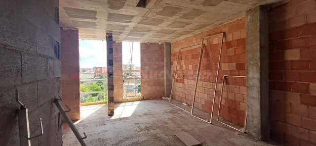 ÁTICO DE 3 DORMITORIOS Y TERRAZA CON 2 PLAZAS DE APARCAMIENT - foto 4