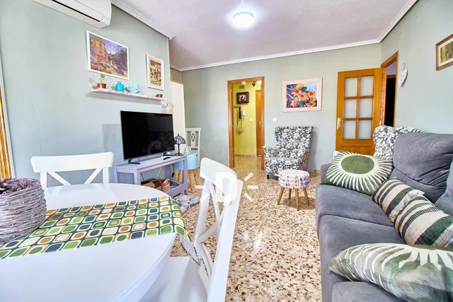 ¡Luminoso piso de 4 dormitorios con ascensor y cocina reform - foto 5