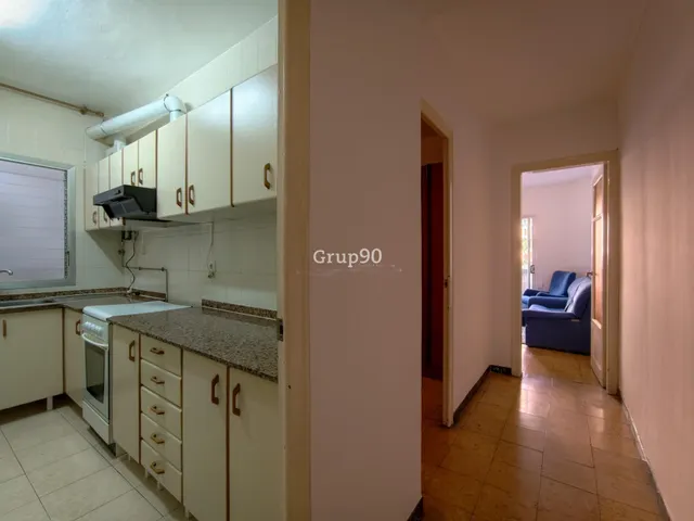 Piso económico con balcón en Plaza del Treball (Lleida) — 9