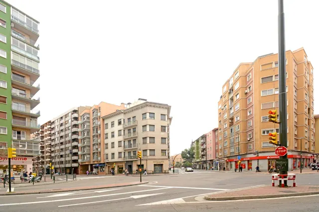 PISO DE 3 DORMITORIOS CON GRAN TERRAZA- C/ MIGUEL SERVET — 2