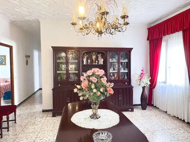 Casa con gran potencial y parcela de 225 m2 en el centro de Los Montesinos — 7
