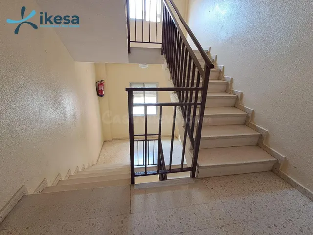 Piso ubicado en el edificio Villasol del Polígono Guadalquiv - foto 3