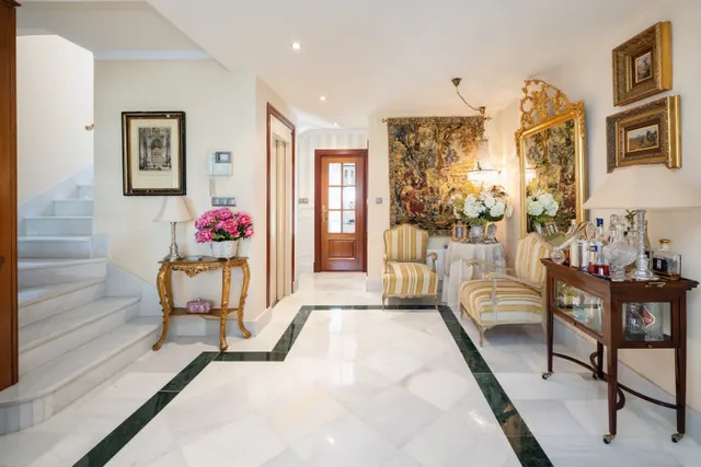 FANTASTICA CASA EN PLAZA DE LOS LOBOS — 8