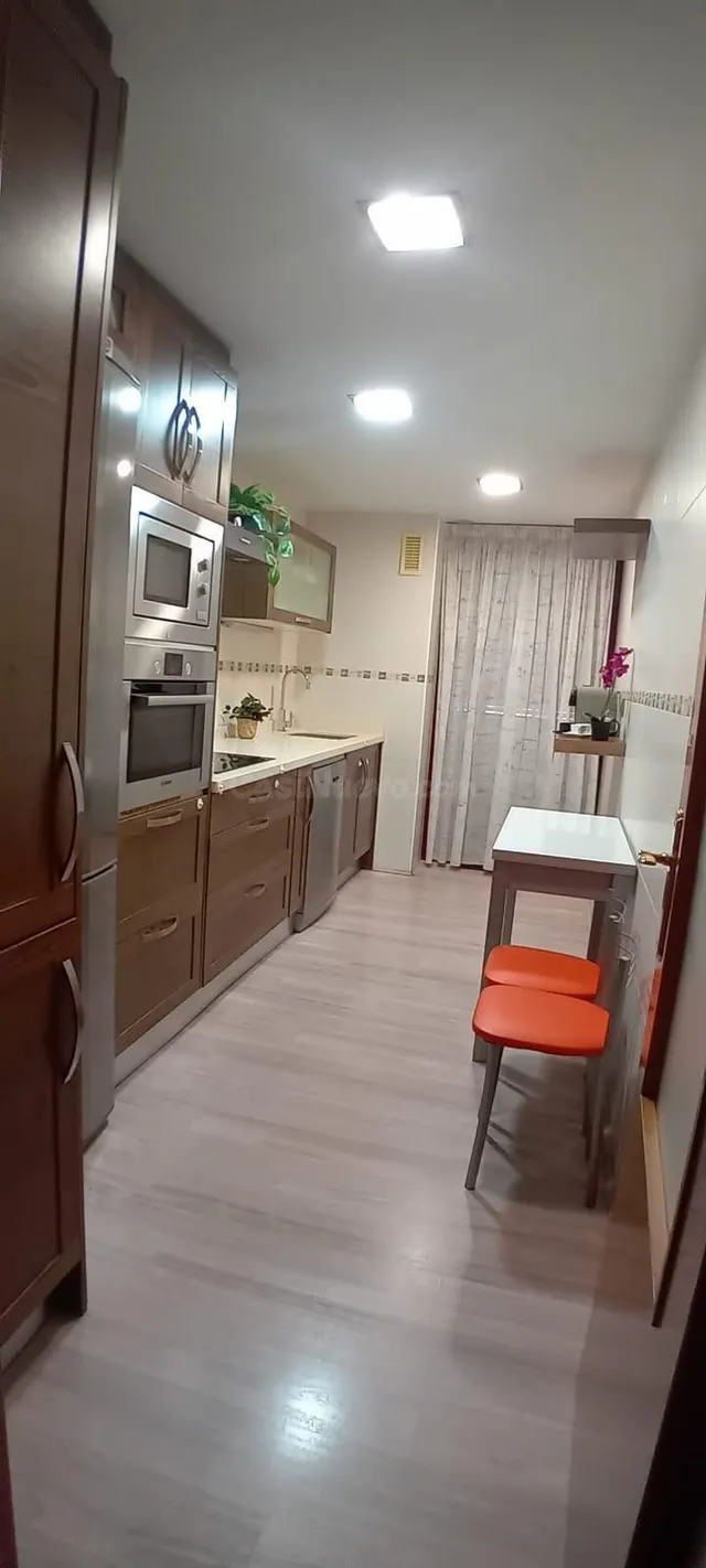Acogedor Piso en Alquiler entre Avenida Príncipe de Asturias - foto 3