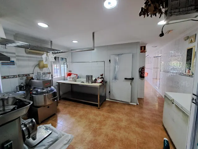 LOCAL COMERCIAL EQUIPADO COMO CARNICERIA — 7