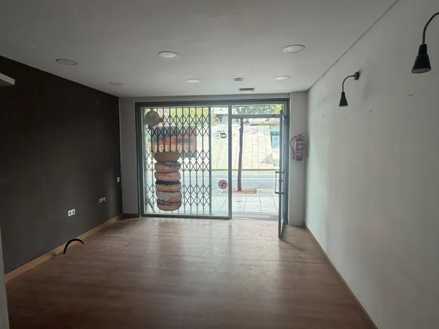 Avenida de la Constitución. Alquiler local comercial 93 m2. — 8