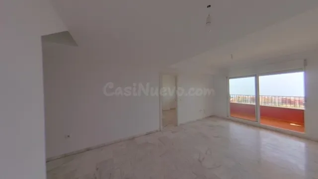 Benalmádena - Ático Dúplex, 3 Dormitorios, Terraza y Balcón - foto 3