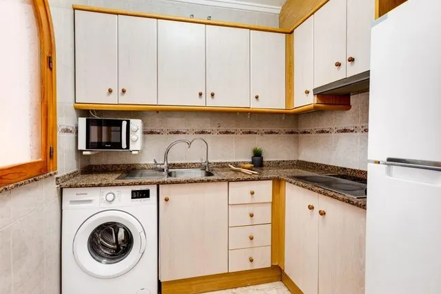 Increíble apartamento de 2 dormitorios cerca de la playa en Torrevieja — 16