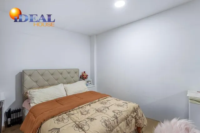 Local adaptado a vivienda en el Zaidin. — 11
