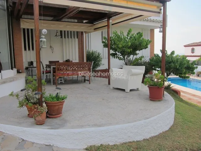 Venta de villa con cuatro dormitorios en Torremolinos, Málag - foto 4