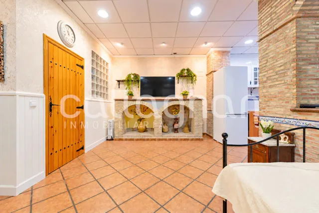 Amplia casa de pueblo con 6 habitaciones en Moncada — 26