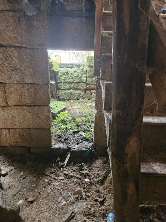SE VENDE CASA PARA RESTAURAR Y CON TERRENO EN ESGOS - foto 3