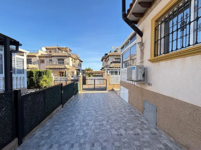 Adosado con solárium, terraza y garaje | Las Filipinas – Ori - foto 5