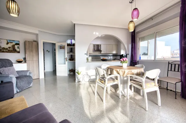 Amplia y Luminosa Vivienda en esquina de 3 dorm. baño y aseo con Garaje Cerrado en el Corazón de la Ciudad — 9