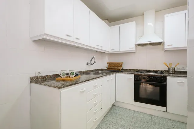 Piso en Venta en La Marina del Port - Oportunidad Única por €249,000 — 10