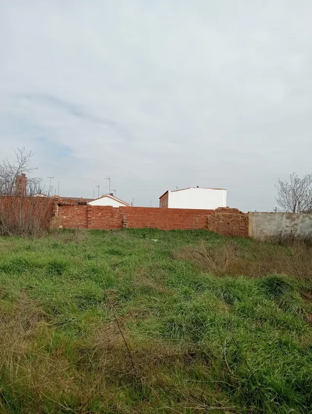 Solar urbanizable de 488m2 en el centro del pueblo — 6