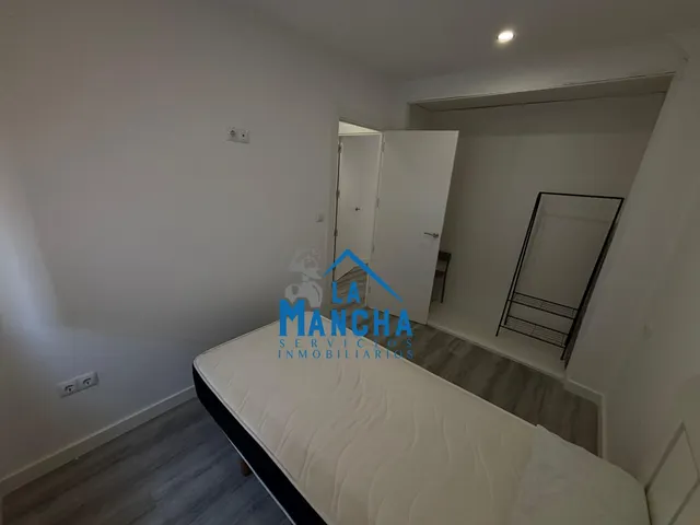 *720€ al mes* inmobiliaria la mancha alquila piso en zona centro de salud canal maria cristina de Albacete — 38