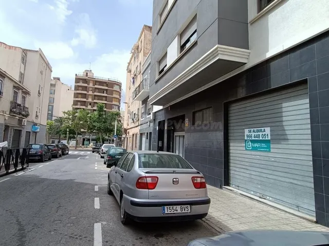 Local comercial cerca de la Avenida de la Libertad y Estació - foto 2
