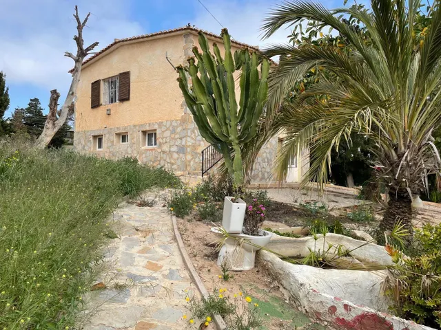 Casa con parcela en Los Balcones, Torrevieja. 5 dormitorios, 2 baños — 23