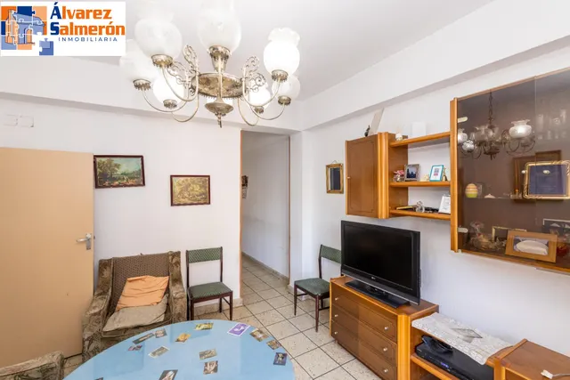 Piso para reformar junto a Plaza Einstein – 3 dormitorios y vistas despejadas — 7