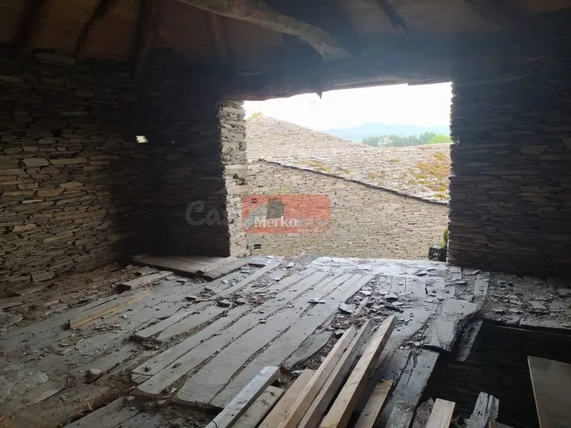 SE VENDE CASA SEMI-REFORMADA EN COESES A 12 KMS DE LUGO. — 2