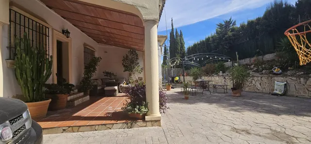 Impresionante Chalet en Urbanización Encinares de Alcolea con piscina y amplias estancias. — 6