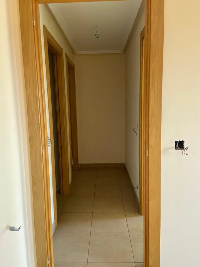 SE VENDE APARTAMENTO, COCINA, SALÓN, 2 HAB., 2 BAÑOS, ASCENSOR, TRASTERO, PLAZA DE GARAJE, NECESITA REFORMA. — 16
