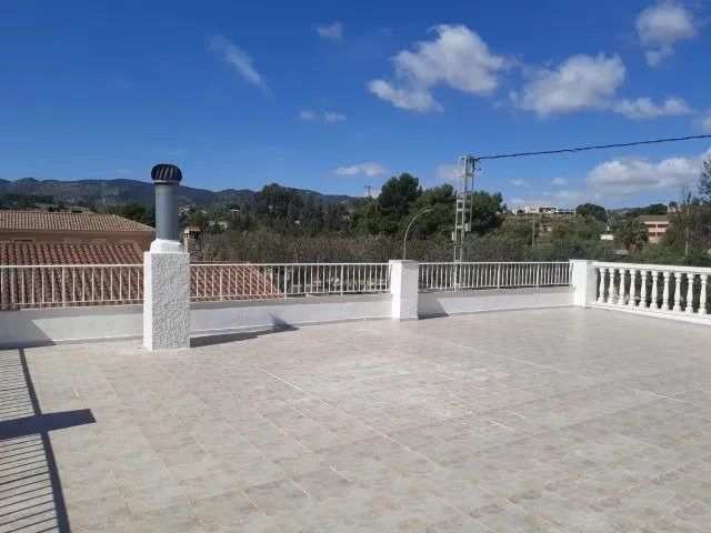 Casa vallada en la ciudad — 34