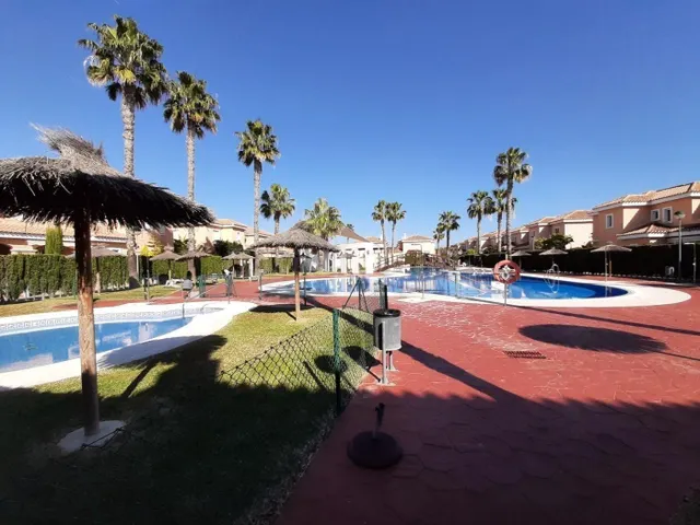 Ático con espectacular terraza de 50 m2 en Las Buganvillas - foto 2