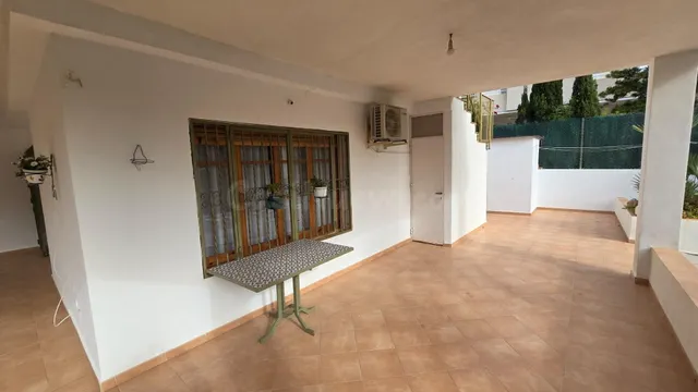 Chalet independiente con gran parcela, jardín y amplias zonas exteriores — 20