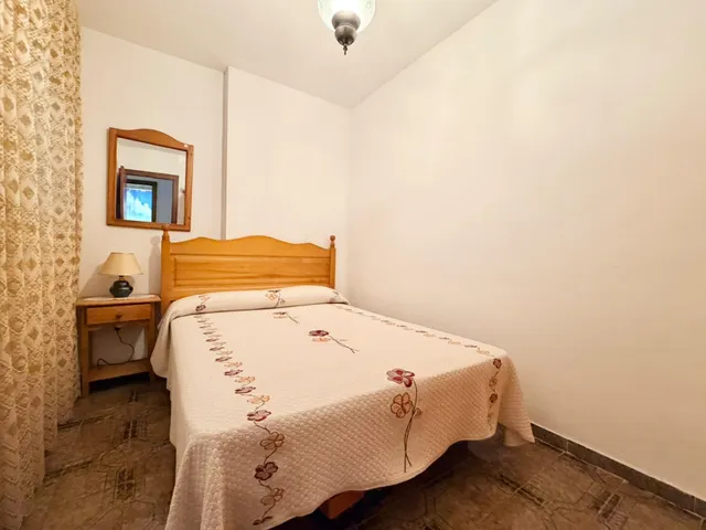 3 dormitorios, jardín, parking, piscina comunitaria. — 25