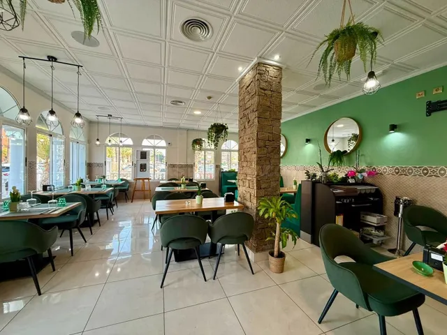 Local comercial 101m² en alquiler - Los secanos — 44