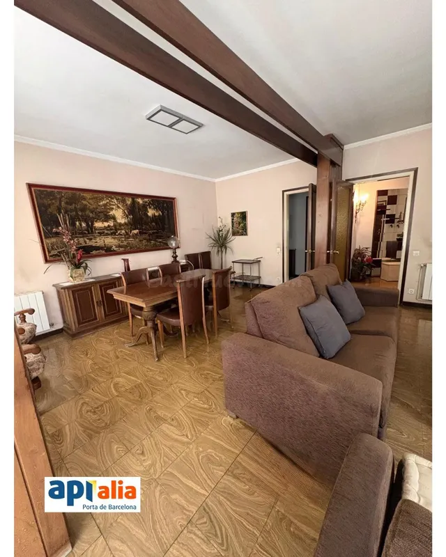 Amplia vivienda de 5 habitaciones con terraza, parking y asc - foto 4
