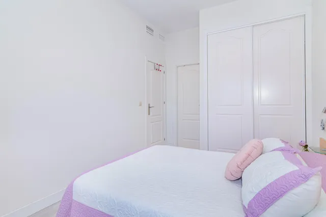 ¡Tu oasis junto a mar! Precioso piso de 2 dormitorios con terraza, piscina y garaje en Playa Poniente, Motril. — 24