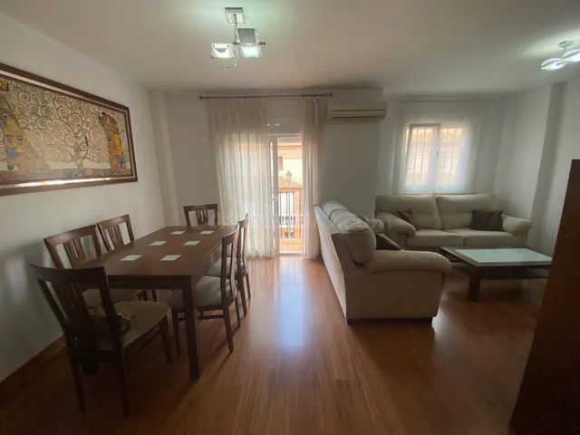 Tomares. bonito triplex amueblado junto al ayuntamiento — 2