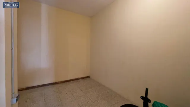 Se alquila local en la zona de Avd. del Ejercito, Guadalajara. — 13