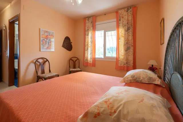 Casa en Riumar con parcela de 600 m2, piscina, garaje, jardín y parking para dos coches — 17