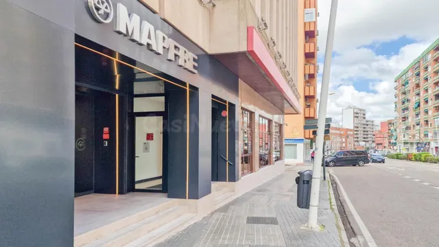 ALQUILER AMPLIAS OFICINAS CÉNTRICAS EDIFICIO MAPFRE BADAJOZ - foto 5
