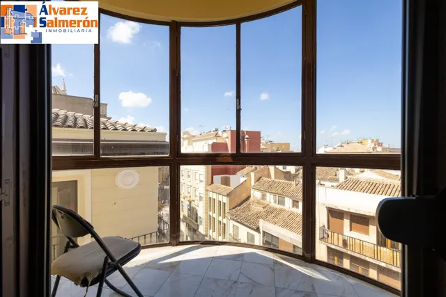 GRAN PISO EN PLAZA DEL CARMEN FRENTE AL AYUNTAMIENTO. — 6