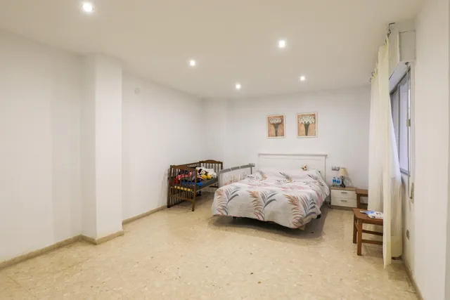 Amplio Piso de cuatro habitaciones en el corazón de Durcal — 10