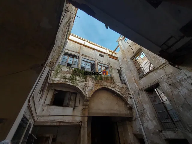 CASA-PALACIO, CÉNTRICO, DE ESTILO GÓTICO — 4