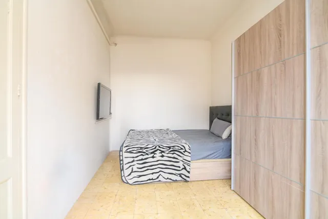 ¡Oportunidad única para inversores! Piso con alta rentabilidad e inquilino solvente en el centro de Manresa — 34