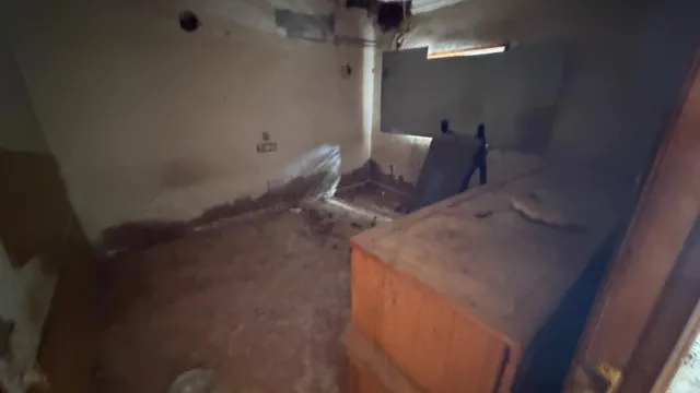Venta de casa de campo con terreno en Baños y Mendigo. — 27