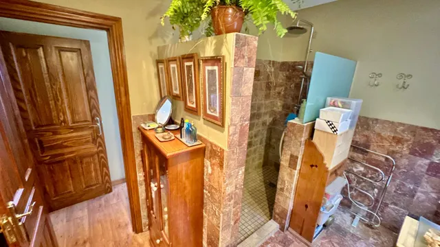 Villa independiente con piscina, jardines y vistas panorámicas al mar y al Teide. — 25