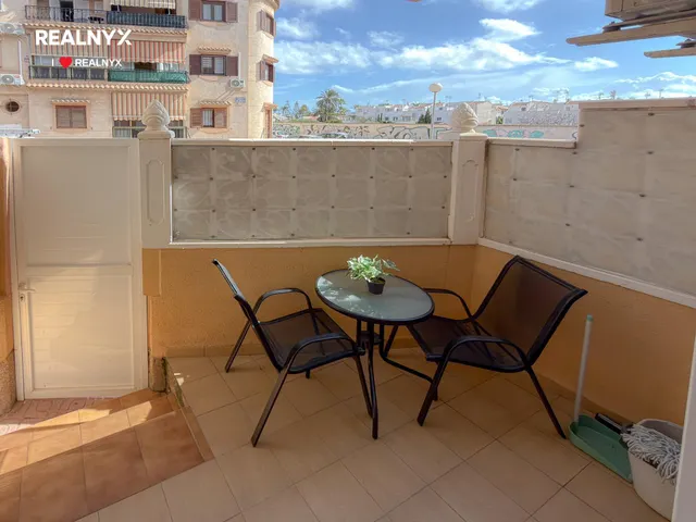 Encantador apartamento tipo bungalow con amplia terraza y licencia turística + Piscina comunitaria + Amplio patio — 6