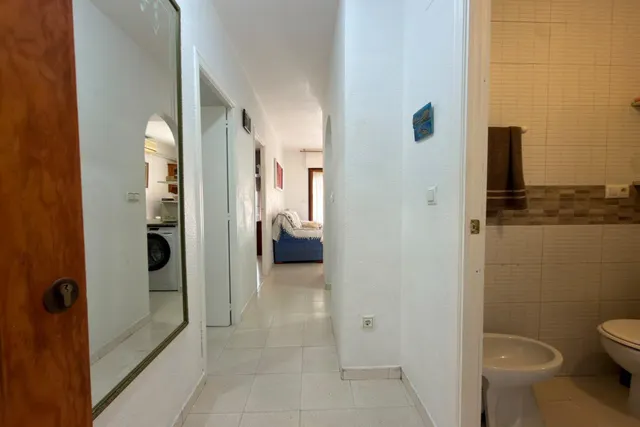 Estupendo apartamento con amplia terraza y piscina comunitaria, idoneo como vacacional, rodeado de todos los servicios — 13